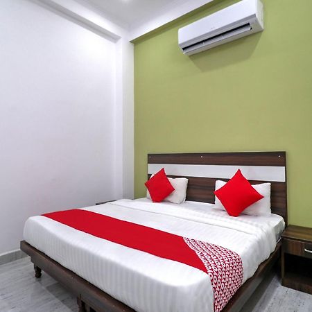 Hotel O 71370 White House Garhi Harsaru Kültér fotó