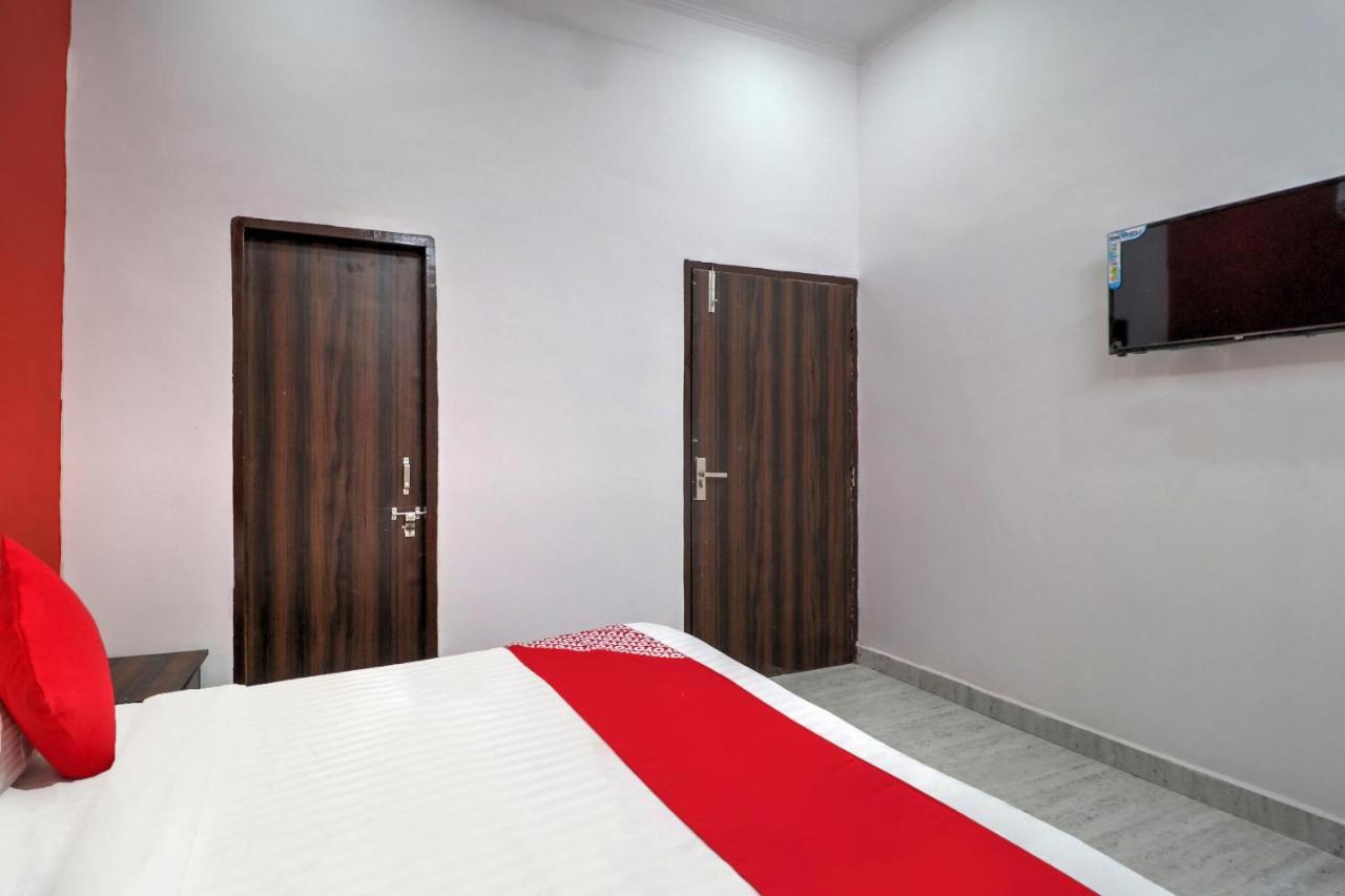 Hotel O 71370 White House Garhi Harsaru Kültér fotó