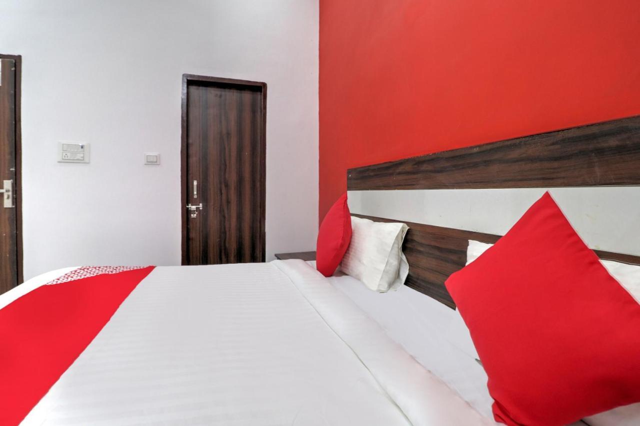Hotel O 71370 White House Garhi Harsaru Kültér fotó