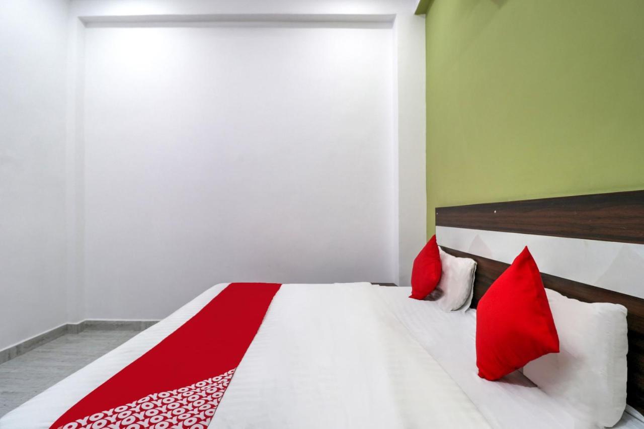 Hotel O 71370 White House Garhi Harsaru Kültér fotó