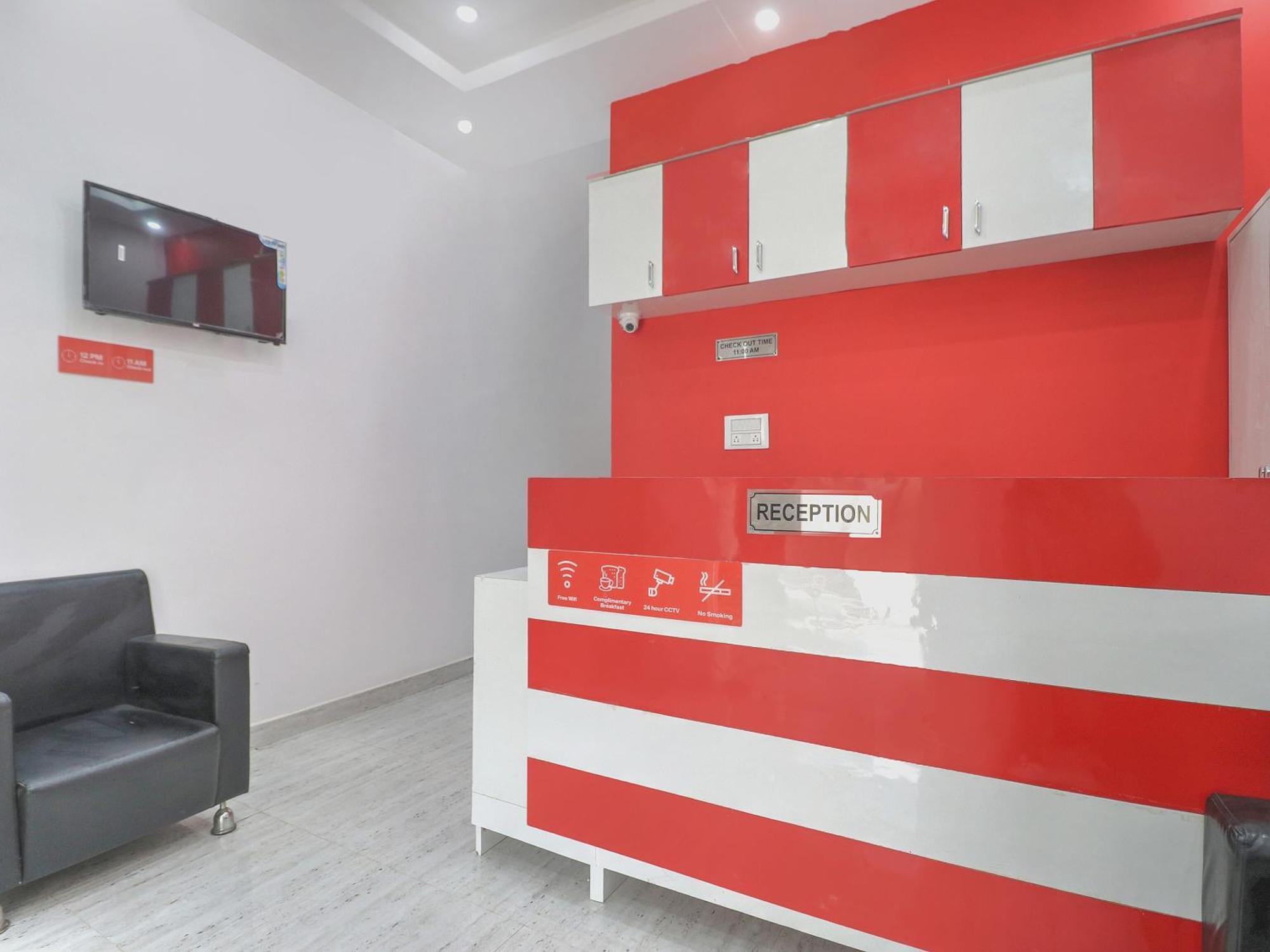 Hotel O 71370 White House Garhi Harsaru Kültér fotó